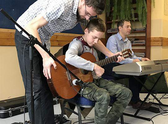 Grafika #3: Spotkanie z gitarą