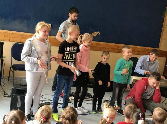 Grafika #0: Spotkanie z gitarą