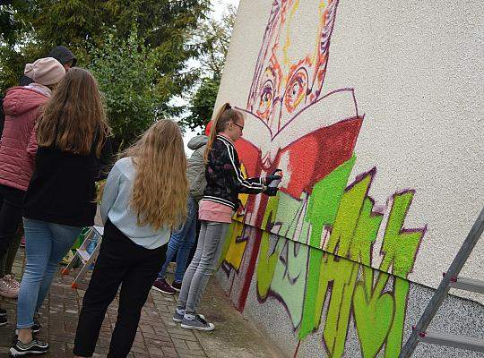 Grafika #5: Warsztaty TWORZYMY KSIĄŻKOWY MURAL