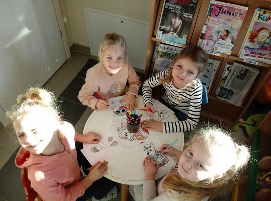 Grafika #3: Pięciolatki odwiedziły Gminną Bibliotekę Publiczną w Lini