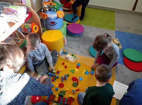 Grafika #4: Pięciolatki odwiedziły Gminną Bibliotekę Publiczną w Lini