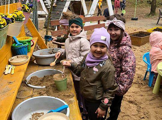 5. Przedszkolna wyprawa do „Leśnej Łączki” w Gowidlinie.