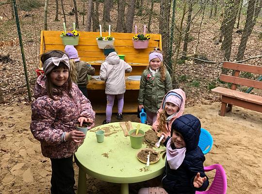4. Przedszkolna wyprawa do „Leśnej Łączki” w Gowidlinie.