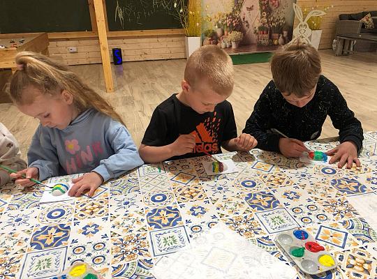 9. Przedszkolna wyprawa do „Leśnej Łączki” w Gowidlinie.