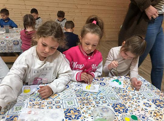 10. Przedszkolna wyprawa do „Leśnej Łączki” w Gowidlinie.