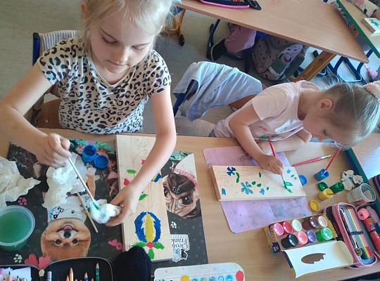 2. Malowanie na drewnie