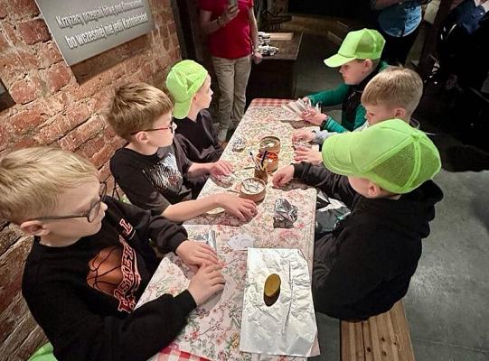 13. Wycieczka pociągiem do Poznania