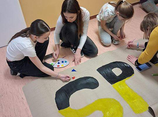 Przygotowania kibiców do meczu w Ergo Arenie