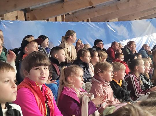 Uczniowie klas I – IV na wycieczce w Sarbsku