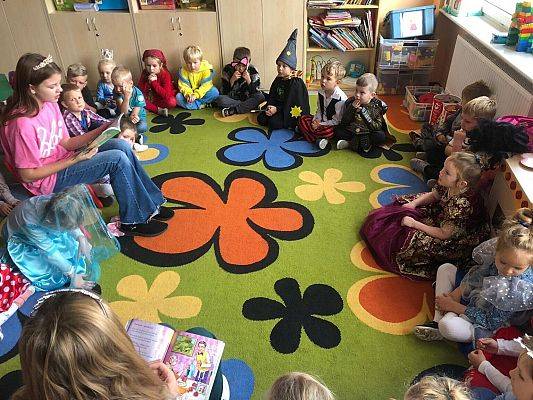 Akcja czytelnicza „Starsi czytają młodszym”