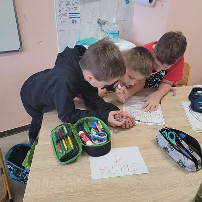 Uczniowie klasy II i Wielkanocny Escape Room