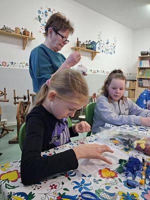 Warsztaty z haftu kaszubskiego w naszej szkole